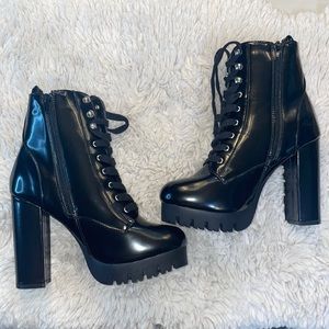 *NEW* Forever 21 Black Faux Leather Lace Up Booties in Size 8